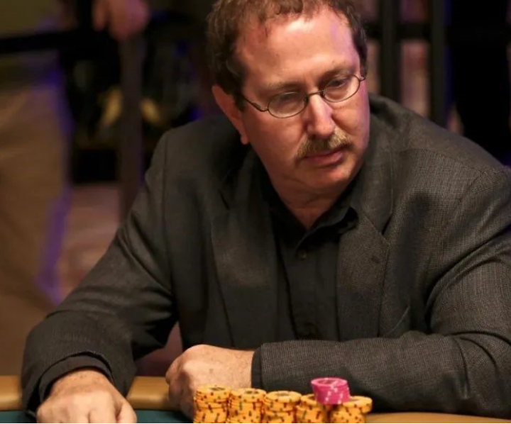 “德州扑克技巧解析：棋差一着的教训”
